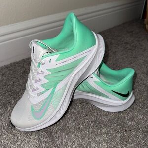 Nike Women's White and Mint Athletic Shoes